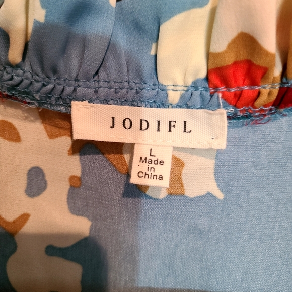 💋💋💋Trendy gorgeous blouse! I need a smaller size.💋💋💋 - Picture 5 of 5